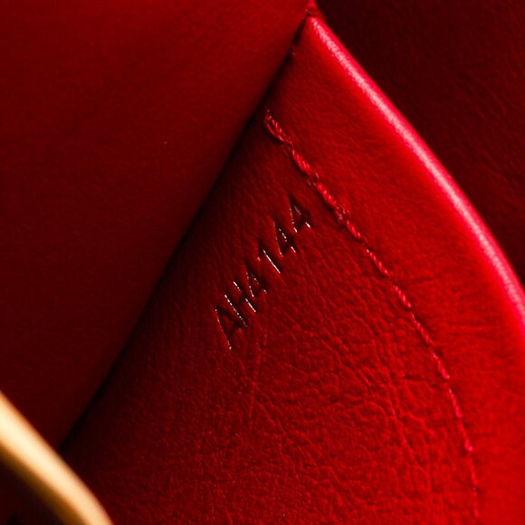 Louis Vuitton Capucines MM Black Taurillon Leather Satchel - Picture 14 of 14